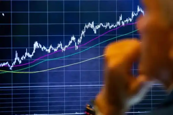 Tras la reunión entre  Milei y Trump, el riesgo país llegó a perforar los 1.000 puntos