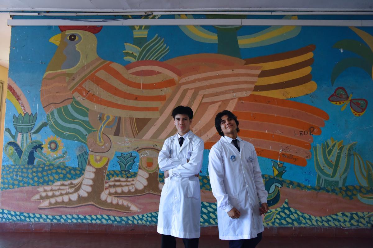 FINALISTAS. Lautaro Miguel y Javier Yanguez, de la escuela Normal Superior Teniente Julio Argentino Roca. LA GACETA / FOTO DE ANALÍA JARAMILLO