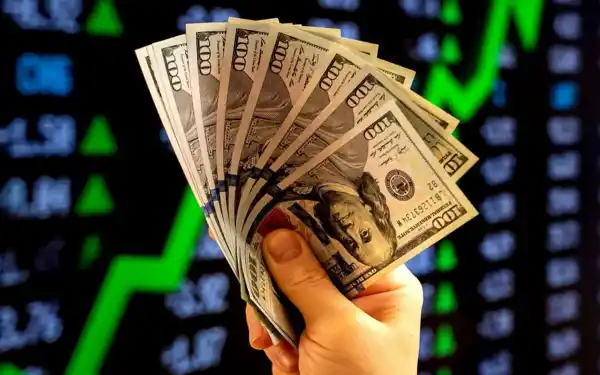 Cambia el humor del mercado: bajan el dólar y el Riesgo País