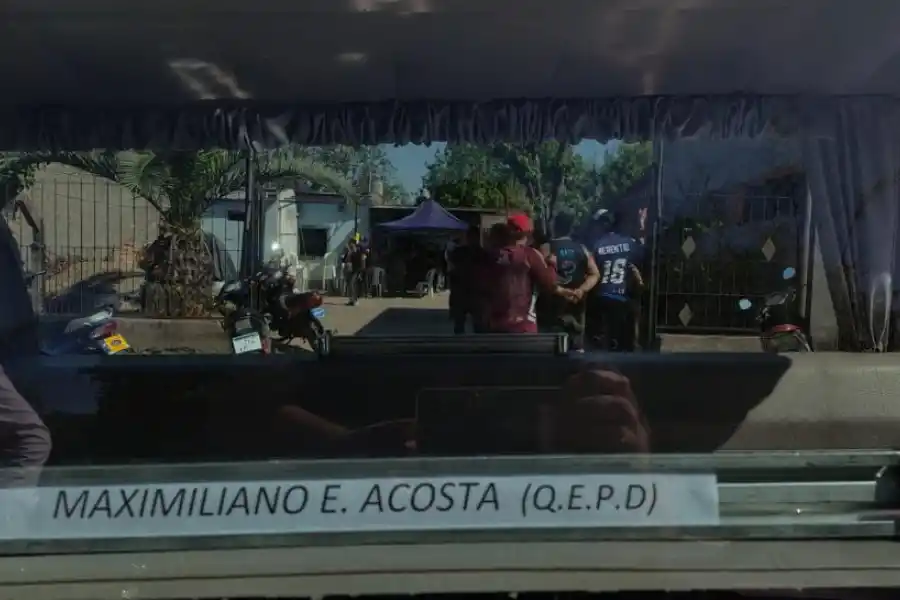 SEPELIO. El joven, que estaba desaparecido desde el jueves 18 de septiembre, fue sepultado en el cementerio de Cevil Pozo.