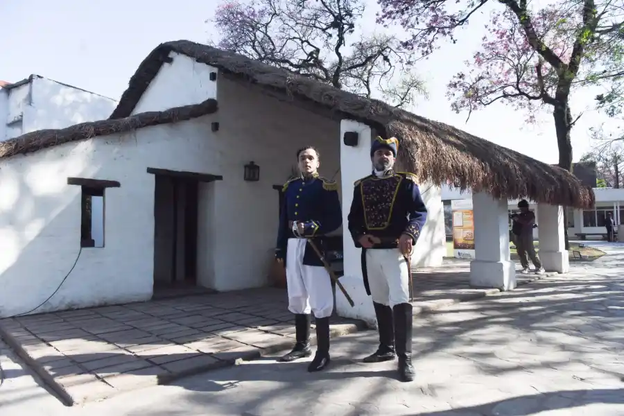 ACTUACIÓN. Un retazo de historia se vio en escena con la presencia de Bernabé Aráoz y Manuel Belgrano. LA GACETA/ FOTO DE ANALÍA JARAMILLO