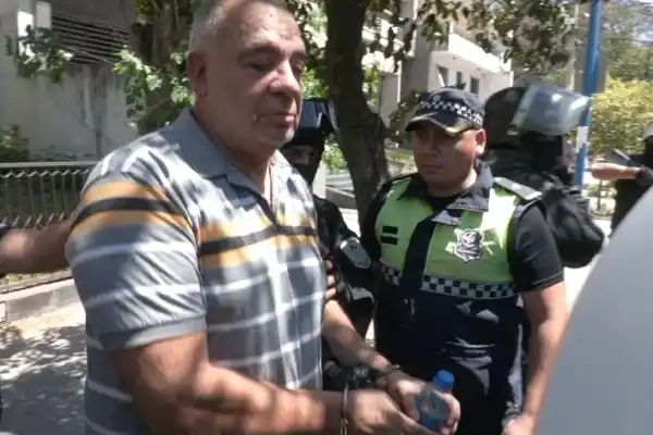 Aprehendieron al “Mono” Ale y a su hijo tras un allanamiento en su domicilio