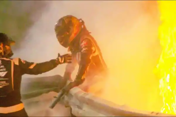 El hombre en llamas vuelve a manejar un Fórmula 1 tras sobrevivir al accidente que paralizó al mundo en 2020