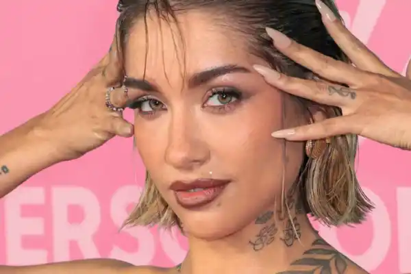 María Becerra sorprendió a sus fans con una confesión de amor en París