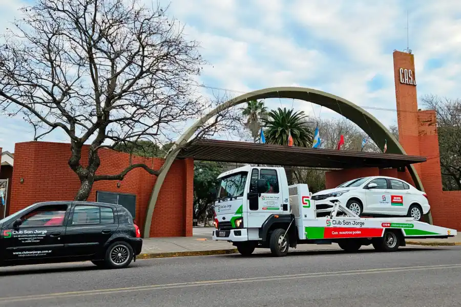 Todas las semanas, los camiones de Club San Jorge parten desde su Casa Matriz para entregar 0km.