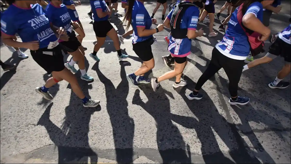 FIESTA RUNNER. La edición 2025 contará con 2.300 corredores en un recorrido que unirá deporte, historia y tecnología en las calles tucumanas.