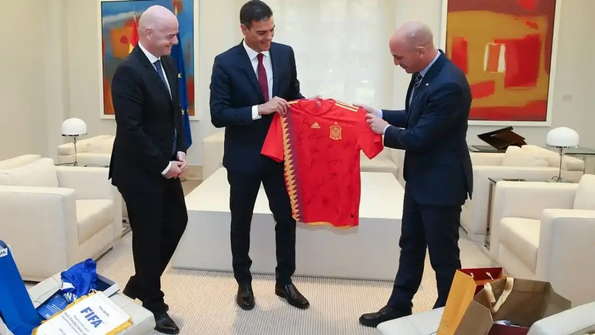 Mundial 2030: Pedro Sánchez se reunió con Infantino en Nueva York en medio de tensiones por Israel