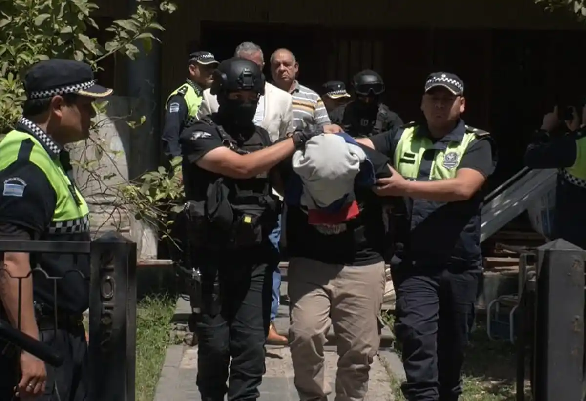 ALLANAMIENTOS. La Policía aprehendió a 10 personas por abuso de arma y por resistencia a la autoridad. 