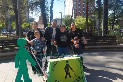 Día del bastón verde: en 2002 este elemento se institucionalizó como herramienta para personas con baja visión