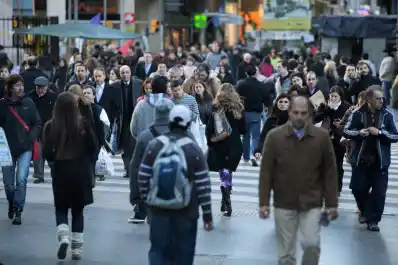 De un país joven a una sociedad que envejece: cómo cambió la población argentina en un siglo
