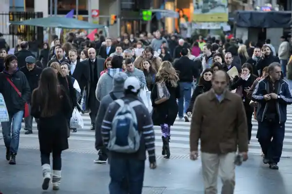 De un país joven a una sociedad que envejece: cómo cambió la población argentina en un siglo