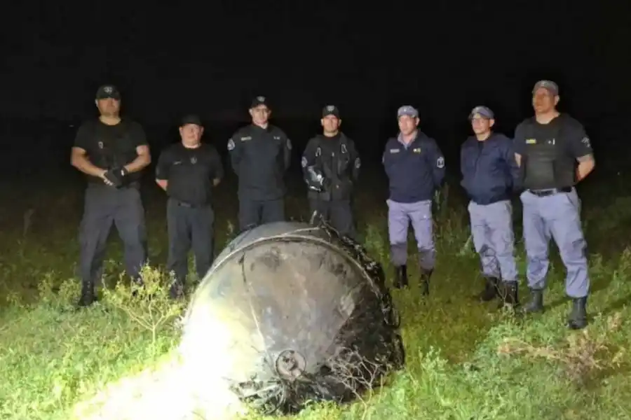 Misterioso hallazgo en un campo chaqueño: investigan un objeto que cayó del cielo