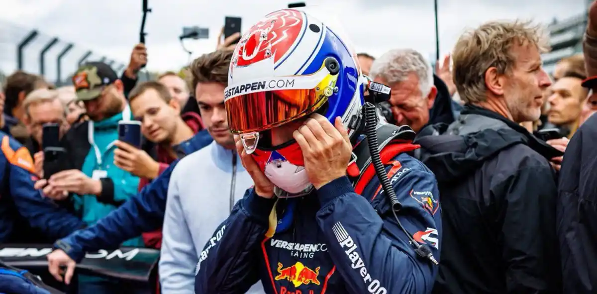 Max Verstappen debutó en la categoría GT3 y se quedó con el triunfo.