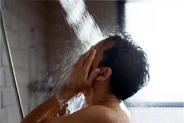 Qué es más más beneficioso ¿bañarse al despertar o antes de ir a dormir?