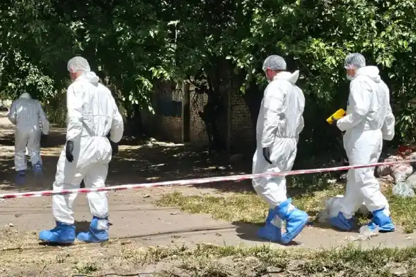 Investigan la muerte de un hombre de 61 años hallado en un pasaje de la capital tucumana