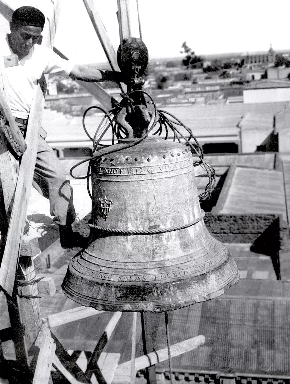 Recuerdos fotográficos: Hacia 1889. La travesura a campanadas de Padilla