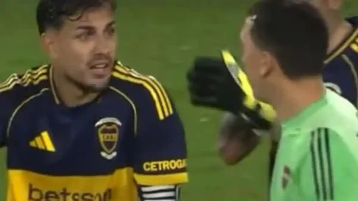 Leandro Paredes recriminó a Marchesín su mala reacción en el gol de Osorio.