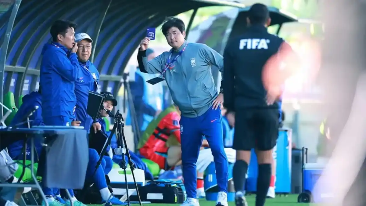 El técnico de Corea del Sur utilizó la tarjeta verde en el Mundial Sub-20.