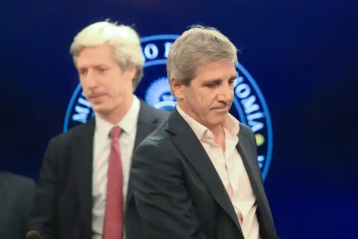 ESTRATEGAS. Caputo junto al titular del Banco Central, Santiago Bausili.