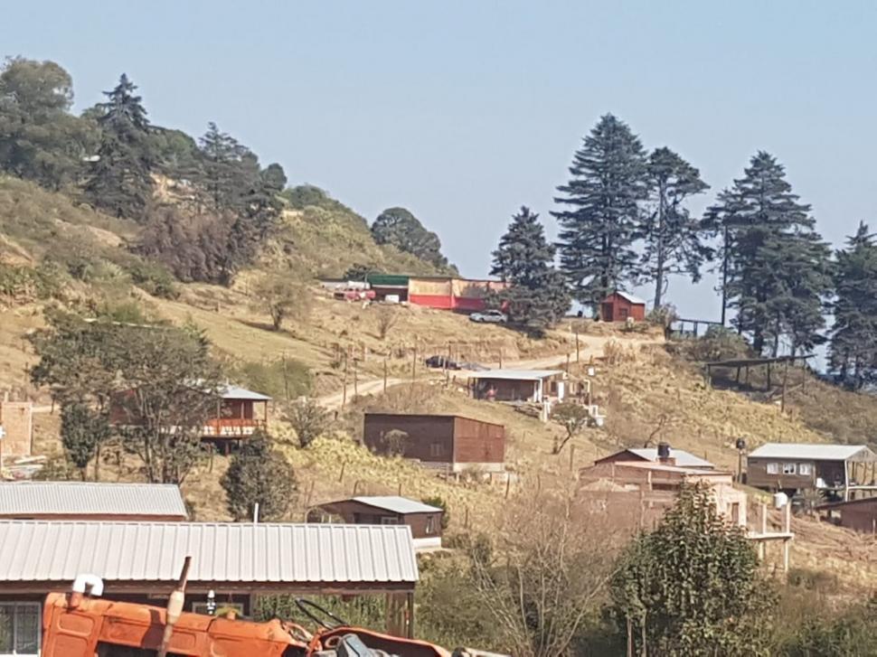 ADENTRO. Una imagen del barrio cerrado en el parque Sierra de la UNT.