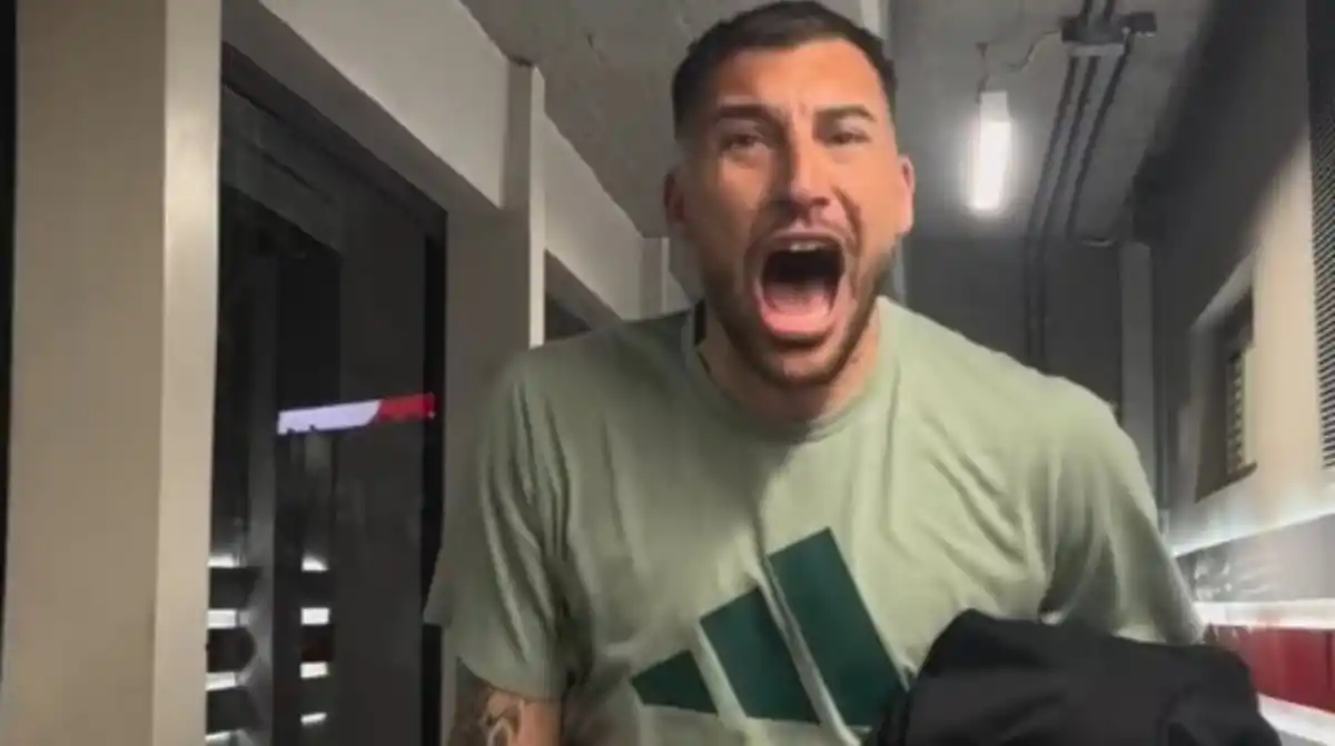 “Llorá Tata”: la foto viral del técnico de Deportivo Riestra tras la histórica victoria contra River Plate