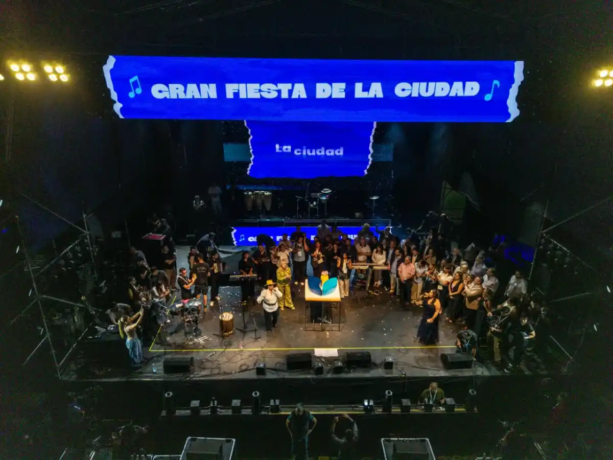 ESCENARIO. Luck Ra y la K'onga fueron los últimos artistas en tocar ayer en el Hipódromo. FOTO PRENSA MUNICIPALIDAD SAN MIGUEL DE TUCUMÁN