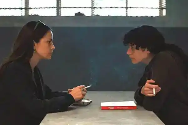 FONZI Y PLÁATE. Los personajes de Deza y Belén, en la película.