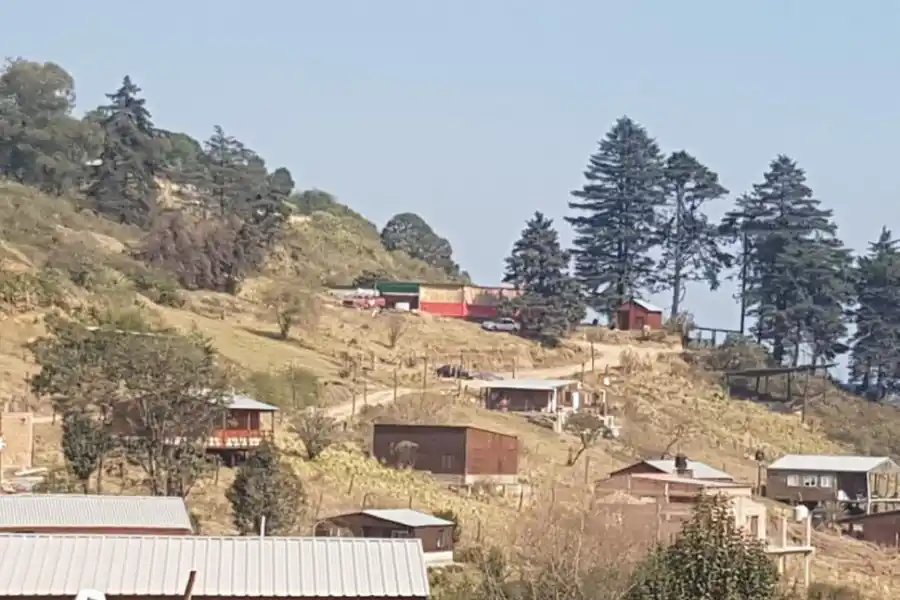 ADENTRO. Una imagen del barrio cerrado en el parque Sierra de la UNT.