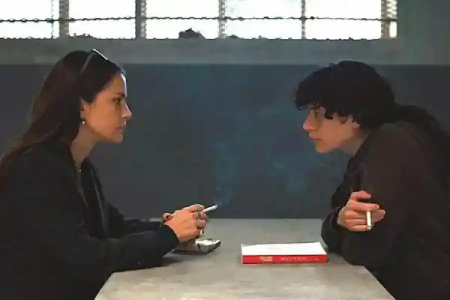 FONZI Y PLÁATE. Los personajes de Deza y Belén, en la película.