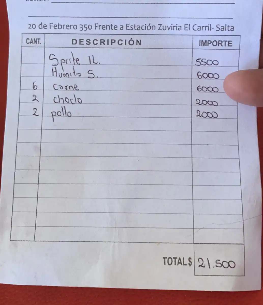 Fue a Doña Salta, pidió empanadas de carne y mostró el ticket final