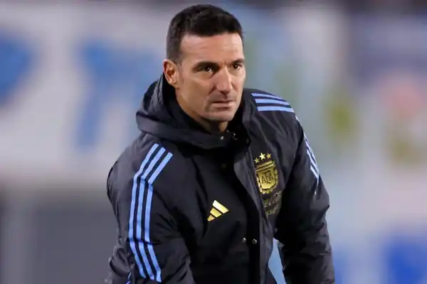 ¿Decisión de Scaloni? Boca perdería a Paredes en dos partidos clave para la lucha a la Copa Libertadores 2026