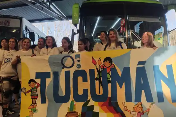 Partió el primer contingente de ganadores tucumanos a la Feria Nacional de Ciencias en Misiones
