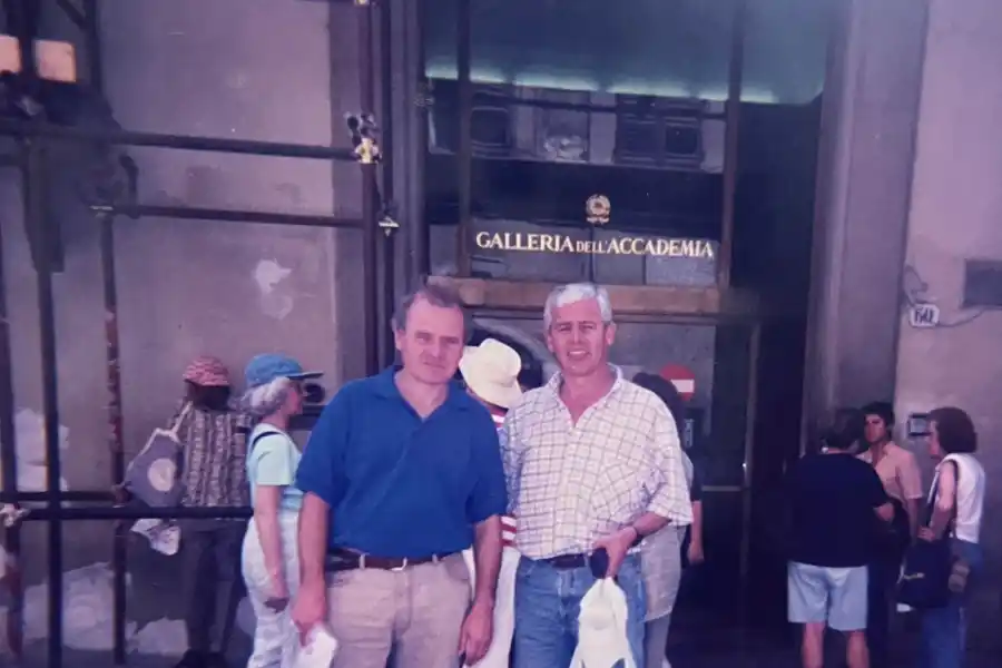 Llegó a Tucumán por el fútbol, se quedó por el amor a la docencia y para formar su familia