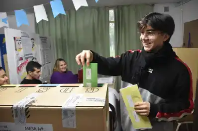 El voto joven cumple 10 años: en promedio, fue usado por más de la mitad de los adolescentes