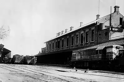 Recuerdos fotográficos: 1889. Llega el tren “bullanguero” a la estación El Provincial