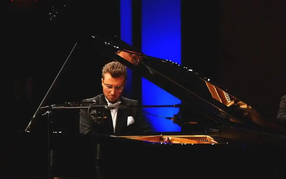 DESDE ITALIA. El pianista Luigi Borzillo acredita varios premios.