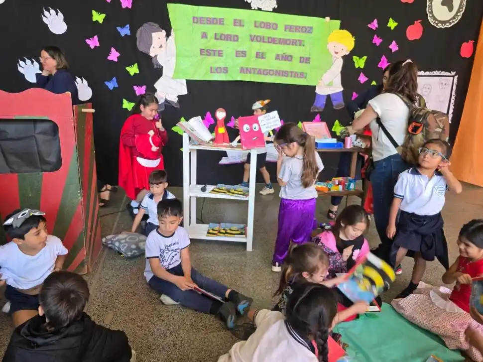 ACTIVIDADES. Los chicos en la escuela Rector Benjamín Villafañe.