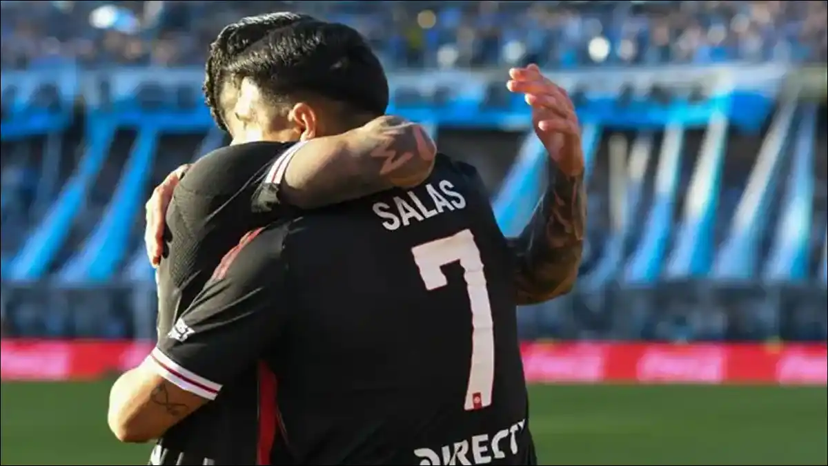SALAS PEGÓ PRIMERO. El exdelantero de Racing abrió el marcador para River en Rosario y desató la euforia millonaria.