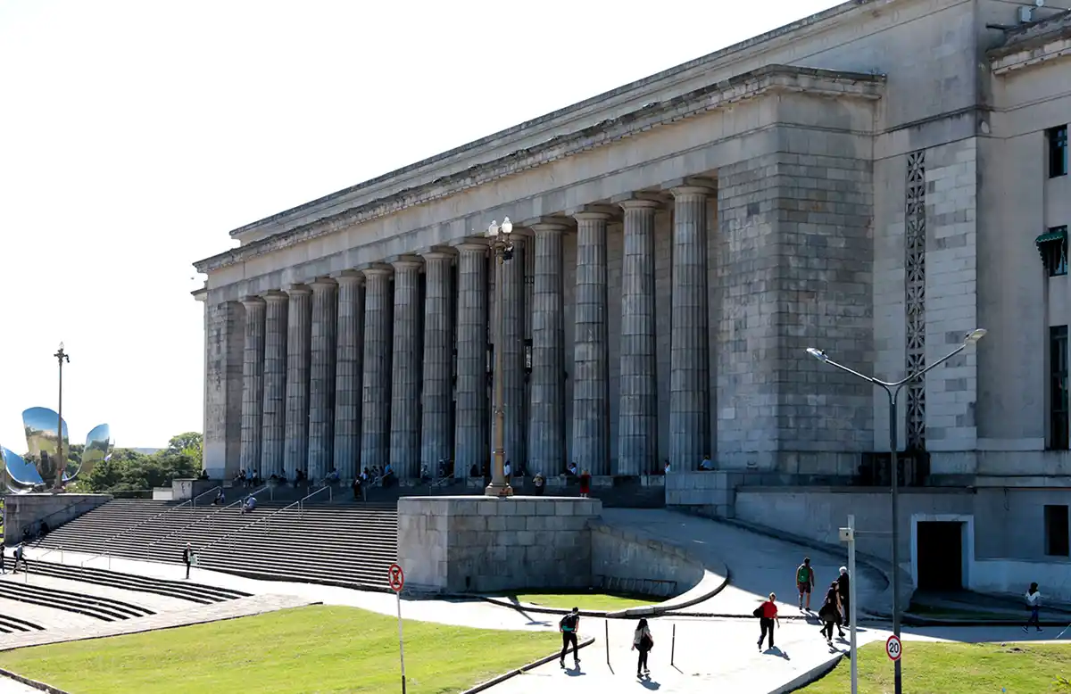 EDUCACIÓN SUPERIOR. La UBA es líder en la Argentina, pero el país muestra retrocesos en el ranking QS./ DERECHO, UBA