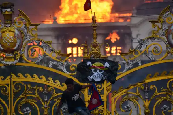 Qué es la bandera de One Piece y por qué se convirtió en símbolo global de protesta juvenil