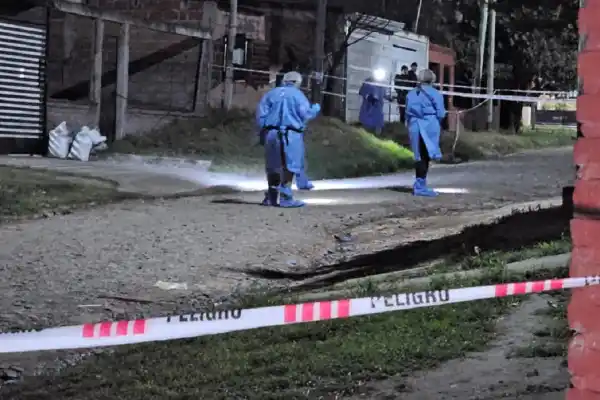 INVESTIGACIÓN. Los peritos trabajaron en el lugar donde se produjo el crimen. MPF