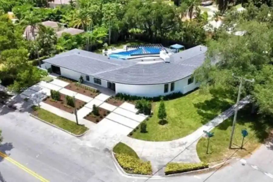 Así es la mansión de Rodrigo de Paul y Tini Stoessel en Miami