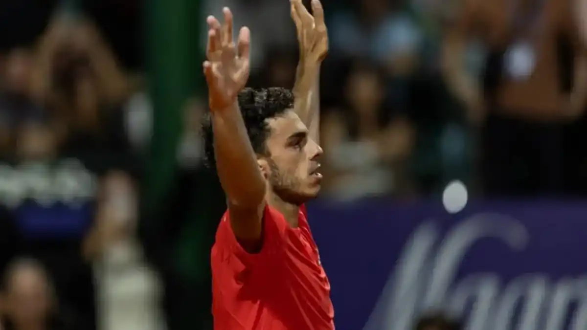 Cerúndolo festejando su triunfo 