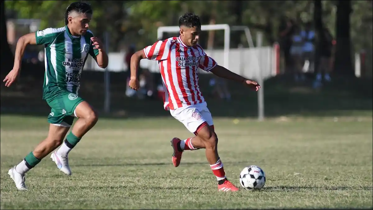 EL SANTO VENCIÓ AL LÍDER. En el “Natalio Mirkin” San Martín se impuso 2-1 y quedó bien posicionado de cara a la definición del Anual.