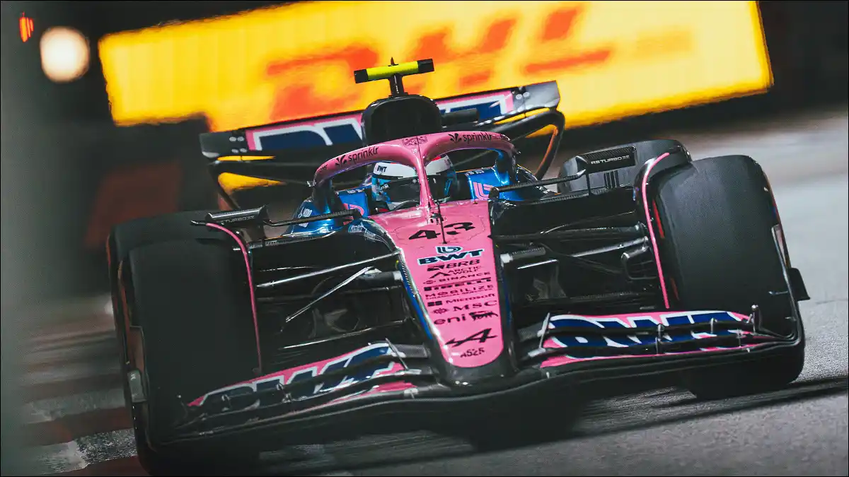 EN MARINA BAY. El argentino afronta la tercera práctica libre y la clasificación del GP con el objetivo de mejorar tras un inicio difícil y bajo un calor extremo en el circuito urbano.