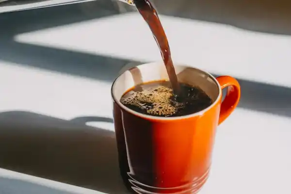 Por qué tomar café antes de una siesta aumenta tu energía y concentración