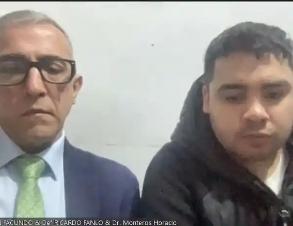 ESTABA PRÓFUGO. Facundo Ale con Ricardo Fanlo, uno de sus abogados.