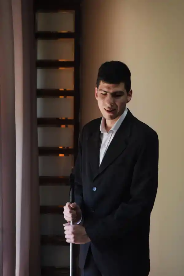 Un alumno ciego de la UTN está a puntos de recibirse gracias a la ayuda de su mamá