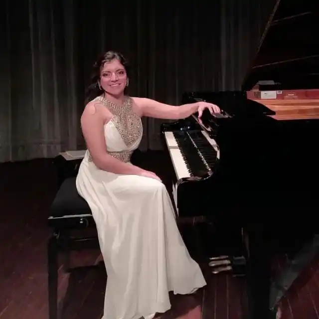 AL PIANO. Candelaria Olivera organiza el recital romántico “Brucia la terra”.