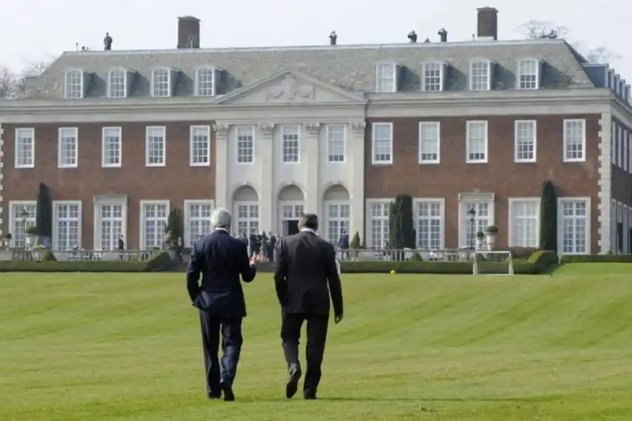 Así es la mansión del tamaño de siete canchas de fútbol en el centro de Londres: lujo, privacidad y eventos históricos